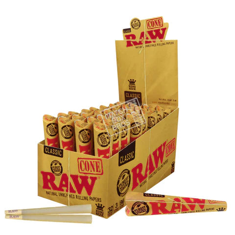 RAW Classic King Size Cones (3 Count) - 32 Packs | 1 Box